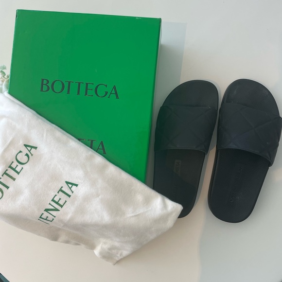 Bottega Veneta. Slider rubber slides. Size 37 - Picture 3 of 5